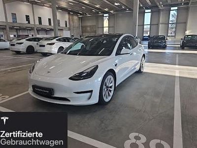Weiß Gebraucht 2021 Tesla Model 3 Standard Range Limousine | 24.900 € (Fairer Preis)