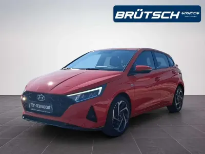 Gebraucht Hyundai i20 Intro Edition 101 PS (74 kW) 2021 Tomato red Kleinwagen