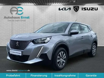 Gebraucht Peugeot e-2008 Active 100 kW (136 PS) 2022 Artense silber metallic SUV