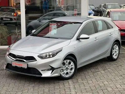 Nowe Kia Ceed Vision 140 KM (102 kW) 2026 Srebrny Hatchback