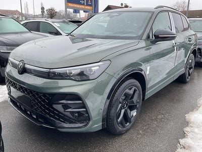 Cipressino grün metallic Neu 2026 VW Tiguan R-line SUV | 54.445 € (Guter Preis)