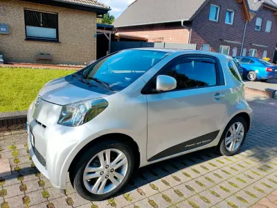 Gebraucht Toyota iQ 98 PS (72 kW) 2009 Silber Kleinwagen