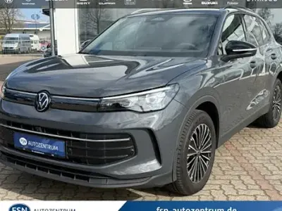 Gebraucht VW Tiguan Life 150 PS (110 kW) 2025 Delfingrau metallic SUV