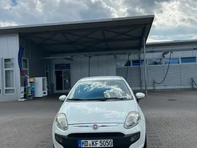 Gebraucht Fiat Punto 77 PS (56 kW) 2011 Weiß Kleinwagen