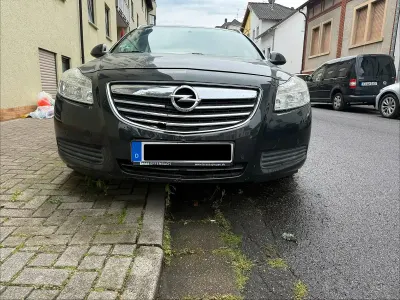 Gebraucht Opel Insignia Sport 131 PS (96 kW) 2009 Schwarz Kombi