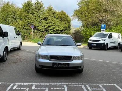 Usado Audi A4 101 HP (74 kW) 2000 Cinzento Sedan