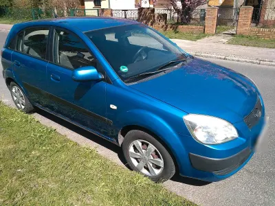 Usata Kia Rio 97 CV (71 kW) 2005 Blu Utilitaria