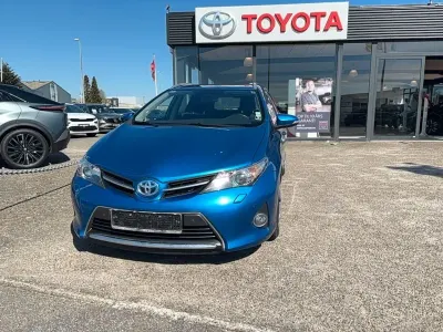 Gebraucht Toyota Auris Touring Sports Executive 99 PS (72 kW) 2013 Blau Kombi