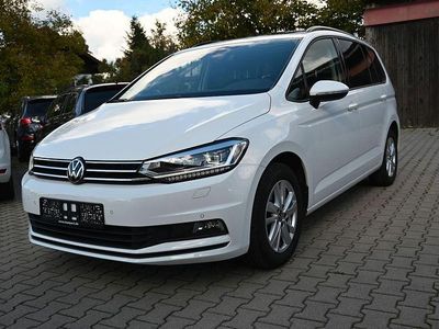Gebraucht VW Touran Highline 150 PS (110 kW) 2022 Weiß Van / Kleinbus