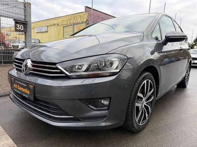 Grau Gebraucht 2017 VW Golf Sportsvan Sound Van / Kleinbus | 16.690 € (Fairer Preis)