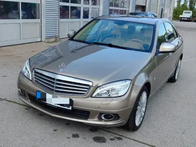 Używany Mercedes C280 Elegance 231 KM (169 kW) 2007 Beżowy Sedan/Limuzyna
