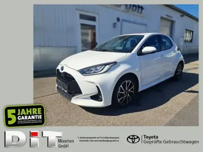 Gebraucht Toyota Yaris Basis 116 PS (85 kW) 2022 Schneeweiß Kleinwagen