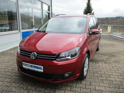 Gebraucht VW Touran Comfortline 140 PS (102 kW) 2015 Rot Van / Kleinbus