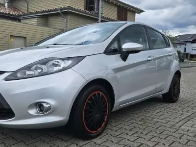 Gebraucht Ford Fiesta Trend 82 PS (60 kW) 2012 Polarsilber metallic Kleinwagen