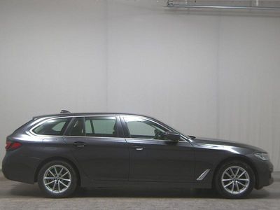 Grau Gebraucht 2020 BMW 520 Kombi | 20.880 € (Guter Preis)