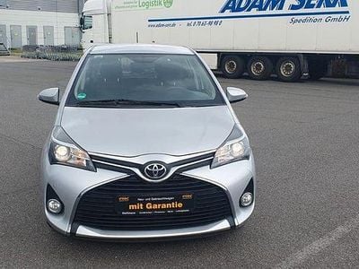 Gebraucht Toyota Yaris Comfort 99 PS (72 kW) 2016 Silber Limousine