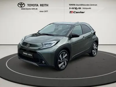Gebraucht Toyota Aygo X X-plore 72 PS (52 kW) 2022 Cardamon green metallic/ night sky black SUV