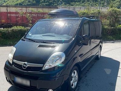 Second-hand Opel Vivaro 150 CP (110 kW) 2011 Negru Monovolum