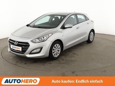 Silber Gebraucht 2016 Hyundai i30 Classic Limousine | 10.490 € (Fairer Preis)