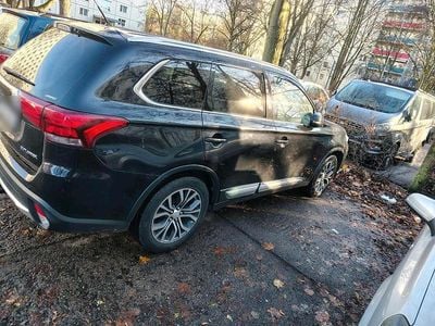 Gebraucht Mitsubishi Outlander 150 PS (110 kW) 2015 Schwarz SUV