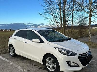 Usata Hyundai i30 136 CV (100 kW) 2015 Bianco Berlina