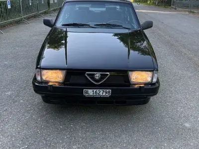 Gebraucht Alfa Romeo 75 145 PS (106 kW) 1990 Schwarz Limousine