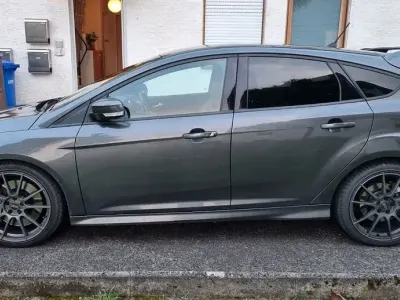 Gebraucht Ford Focus RS 349 PS (256 kW) 2017 Grau Limousine