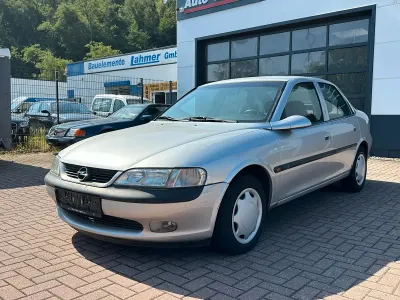 Gebraucht Opel Vectra 101 PS (74 kW) 1998 Silber Limousine