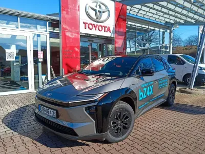 Begagnad Toyota bZ4X Lounge 252 kW (343 HK) 2026 Grå SUV