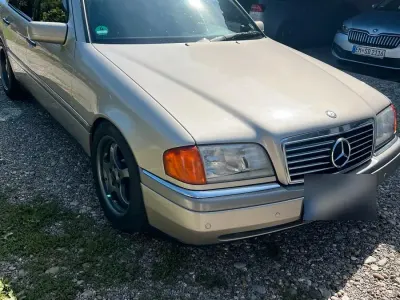 Gebraucht Mercedes C180 122 PS (89 kW) 1995 Gold Limousine