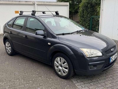 Grau Gebraucht 2006 Ford Focus Limousine | 3.200 € (Fairer Preis)