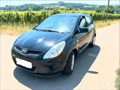 Gebraucht Hyundai i20 77 PS (56 kW) 2012 Schwarz Kleinwagen