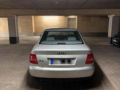 Second-hand Audi A4 102 CP (75 kW) 2000 Argintiu Berlinǎ