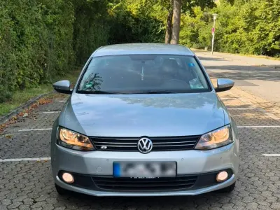 Gebraucht VW Jetta 105 PS (77 kW) 2011 Silber Limousine