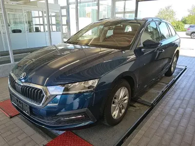 Gebraucht Skoda Octavia Ambition 131 PS (96 kW) 2022 Blau Limousine