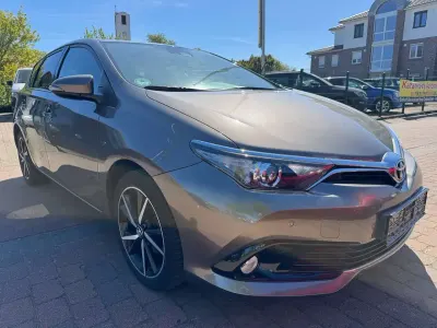 Gebraucht Toyota Auris Edition-S 116 PS (85 kW) 2017 Gray metallic Limousine