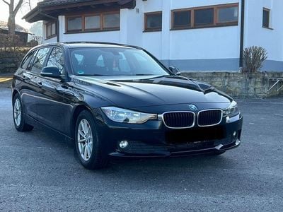 Schwarz Gebraucht 2013 BMW 318 Sport Line Kombi | 5.799 € (Guter Preis)