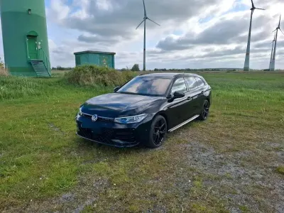 Usata VW Passat Style 150 CV (110 kW) 2024 Nero Station wagon
