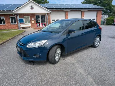 Gebraucht Ford Focus 101 PS (74 kW) 2013 Blau Limousine