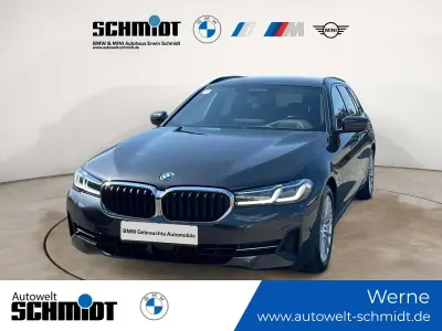 Gebraucht BMW 530e 292 PS (214 kW) 2023 Sophistograu brillanteffekt Kombi