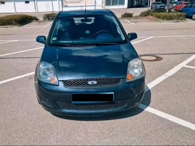 Gebraucht Ford Fiesta 70 PS (51 kW) 2007 Grau Kleinwagen