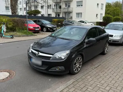 Gebraucht Opel Astra GTC 90 PS (66 kW) 2009 Schwarz Coupé