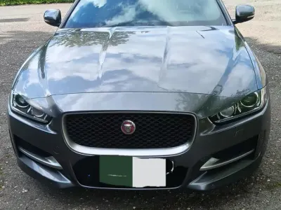 Käytetty Jaguar XE R-Sport 200 HP (147 kW) 2018 Harmaa Sedan