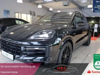 Gebraucht Porsche Cayenne E-Hybrid 470 PS (345 kW) 2024 Chromitschwarz SUV