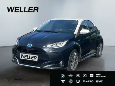 Gebraucht Toyota Yaris Hybrid Elegant 116 PS (85 kW) 2021 Schwarz Kleinwagen