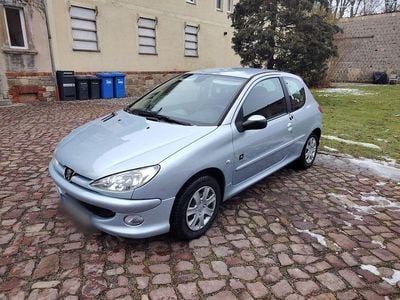 Gebraucht Peugeot 206 75 PS (55 kW) 2008 Silber Limousine
