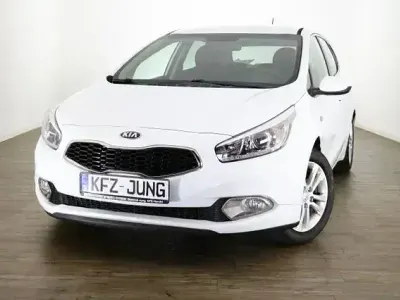 Używany Kia Ceed 99 KM (72 kW) 2014 Biały Hatchback