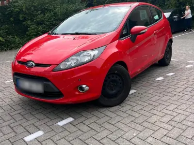 Gebraucht Ford Fiesta 90 PS (66 kW) 2011 Rot Kleinwagen