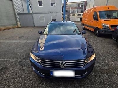 Gebraucht VW Passat 150 PS (110 kW) 2019 Blau Kombi