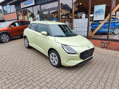 Neu Suzuki Swift Comfort 83 PS (61 kW) 2025 Gelb Kleinwagen